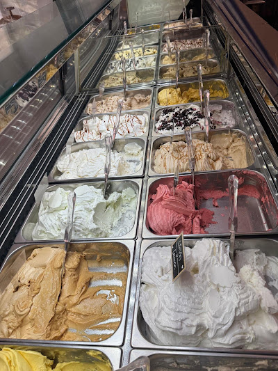 Selección completa de sabores de gelato artesanal